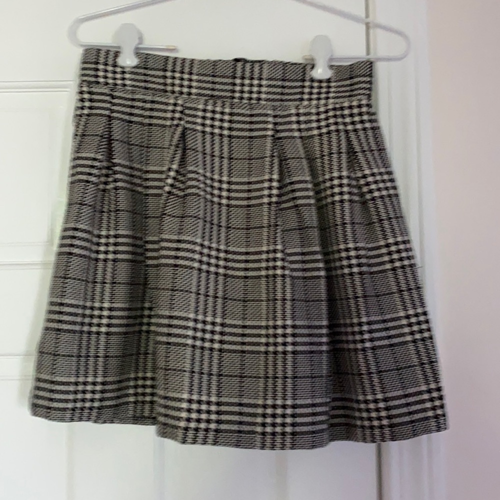 Candie’s black and white skirt